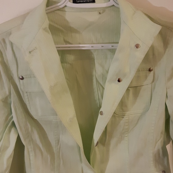 Tahari  blouse - Picture 2 of 4